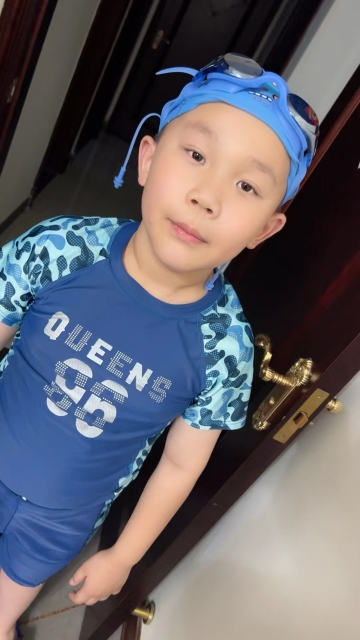 和老爸一起游泳